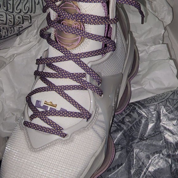 LeBron XIX - Picture 3 of 4